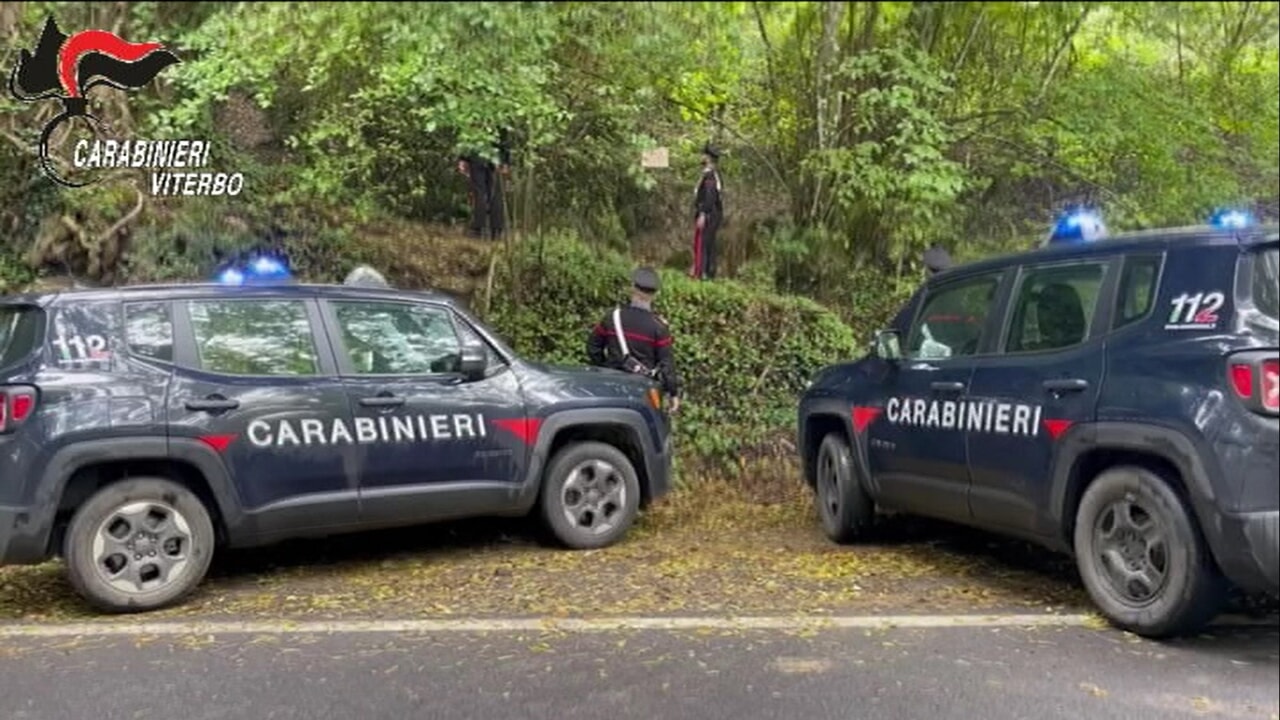 Arezzo, quarantenne trovato morto: indagini sui tagli al corpo