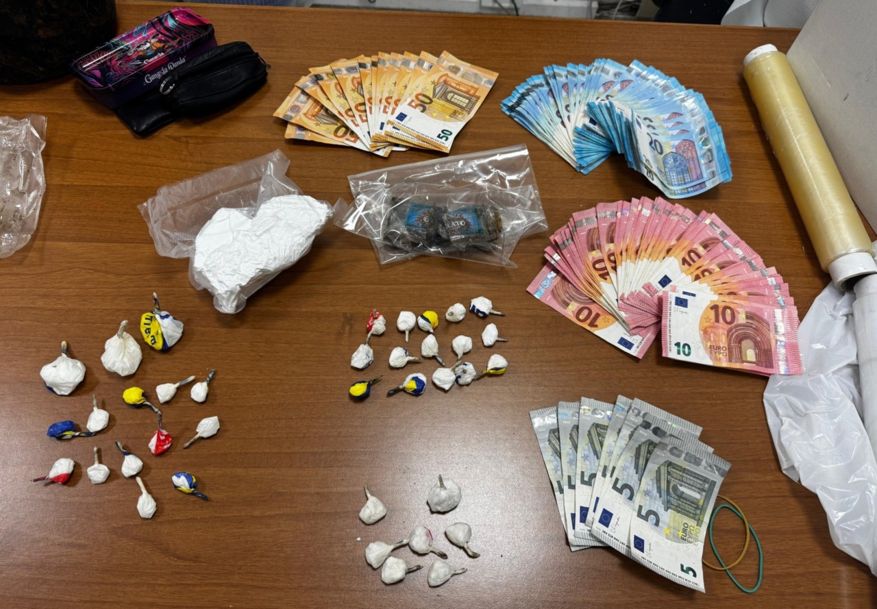 Arrestato 24enne con cocaina in auto e in casa, fermato anche ladro di bici