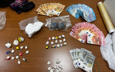 Arrestato 24enne con cocaina in auto e in casa, fermato anche ladro di bici